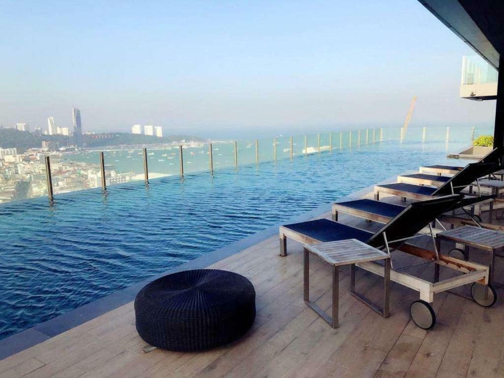 The Base Central Pattaya Seaview Eksteriør bilde